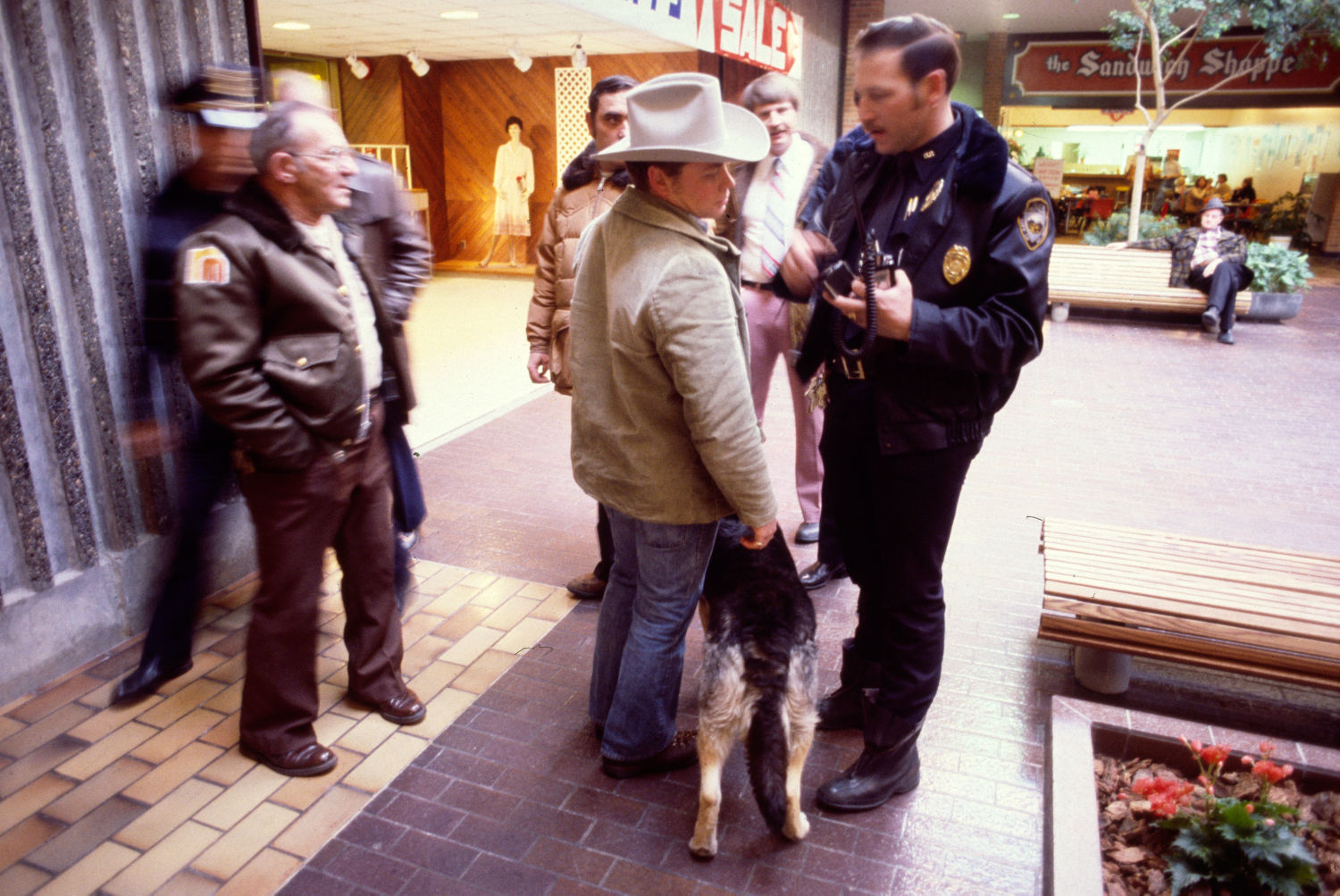 Police investigate a bank robbery at Rimrock Mall, 1979